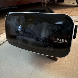 VR Park Headset Compatible with iPhone & Android NWOT